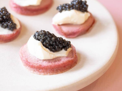 Blinis à la betterave et au caviar 